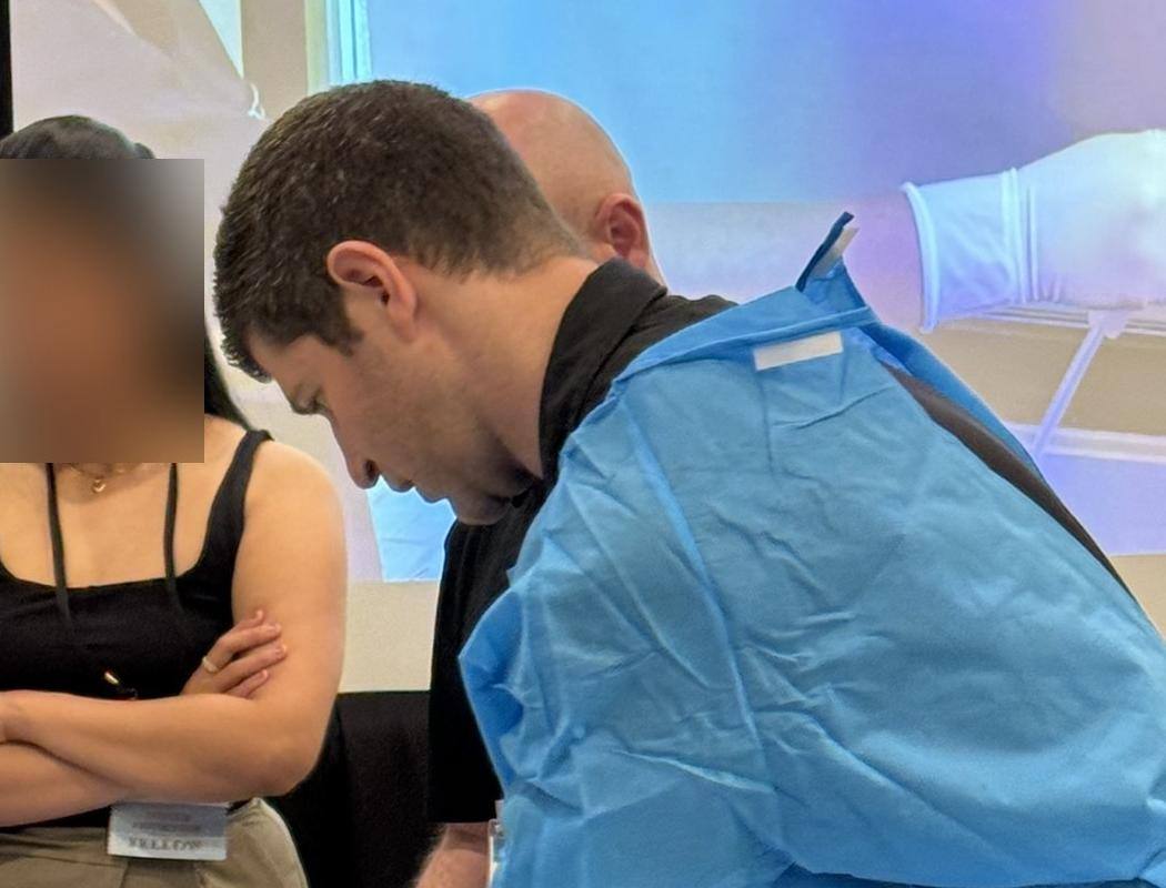 Dr. Goldwaser leading a hands-on procedural demonstration at an AIUM workshop while observers watch